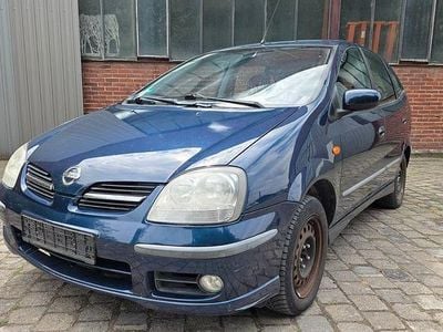 Nissan Almera Tino