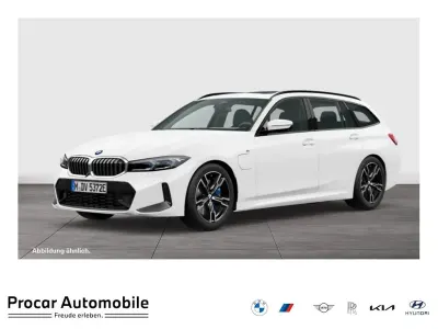 Begagnad BMW 330e M Sport 360 HK (264 kW) 2025 Vit Kombi