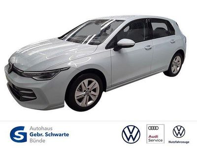 Blau Gebraucht 2024 VW Golf VIII Life | 26.880 € (Fairer Preis)