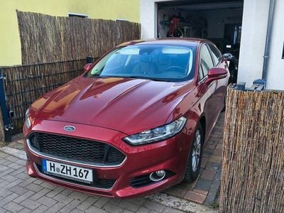 Gebraucht Ford Mondeo Titanium 150 PS (110 kW) 2015 Rot Limousine