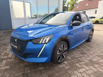 Gebraucht Peugeot e-208 GT 100 kW (136 PS) 2022 Blau metallic Kleinwagen