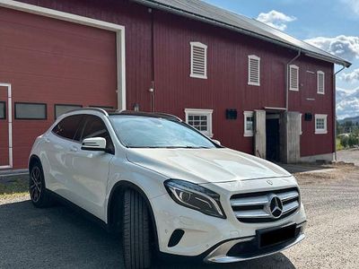 Gebraucht Mercedes GLA200 Urban 136 PS (100 kW) 2014 Weiß SUV