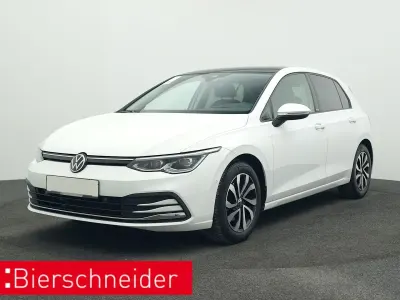 Używany VW Golf VIII Active 150 KM (110 kW) 2022 Biały Sedan/Limuzyna