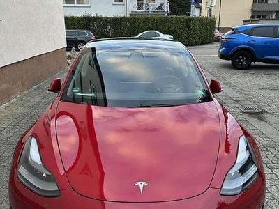 Rot Gebraucht 2021 Tesla Model 3 Limousine | 22.500 € (Etwas zu teuer)