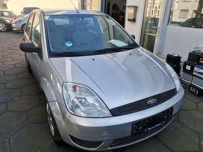 Usata Ford Fiesta Trend 69 CV (50 kW) 2003 Argento Berlina
