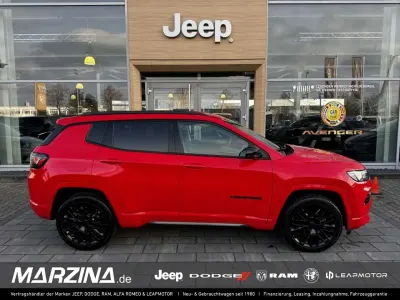 Gebraucht Jeep Compass Altitude 131 PS (96 kW) 2023 Colorado red SUV