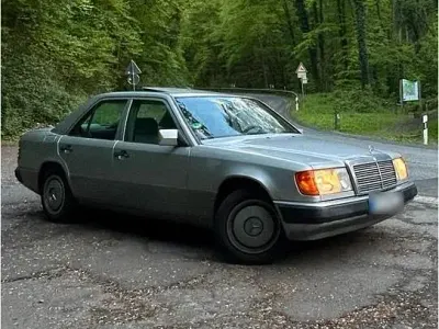 Brugt Mercedes E220 150 HK (110 kW) 1992 Sølv Sedan