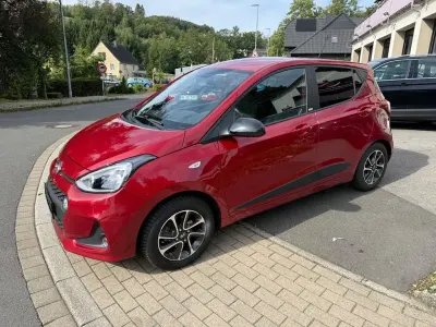 Gebraucht Hyundai i10 Passion 67 PS (49 kW) 2018 Rot Kleinwagen