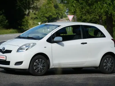 Gebraucht Toyota Yaris 69 PS (50 kW) 2010 Weiß Kleinwagen