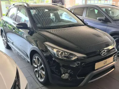 Gebraucht Hyundai i20 YES! 90 PS (66 kW) 2018 Phantom black. / mic Kleinwagen