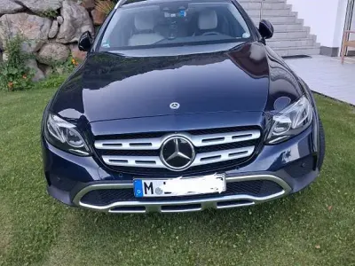 Gebraucht Mercedes E220 193 PS (141 kW) 2018 Blau Kombi