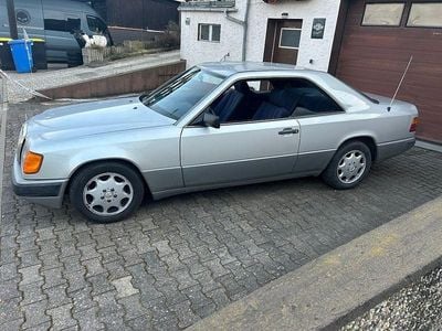 Gebraucht Mercedes E300 179 PS (131 kW) 1988 Silber Coupé