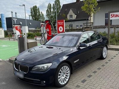 Second-hand BMW 750 408 CP (300 kW) 2009 Albastru Berlinǎ