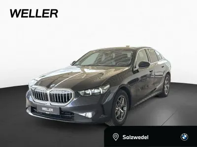 Gebraucht BMW 520 Comfort Edition 197 PS (144 kW) 2025 Sophistograu (grau) Limousine