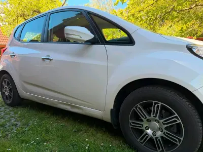 Gebraucht Hyundai ix20 90 PS (66 kW) 2012 Weiß Kleinwagen