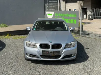 Gebraucht BMW 320 170 PS (125 kW) 2009 Blau Kombi
