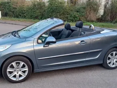 Gebraucht Peugeot 207 CC 120 PS (88 kW) 2008 Silber Cabrio