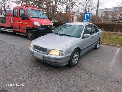 Second-hand Volvo S40 130 CP (95 kW) 1998 Argintiu Berlinǎ