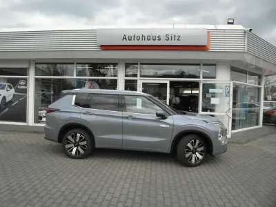 Neu Mitsubishi Outlander P-HEV Intro Edition 306 PS (225 kW) 2025 Schwarz SUV