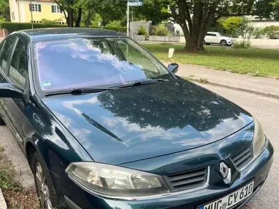 Gebraucht Renault Laguna II 111 PS (81 kW) 2007 Grün Limousine