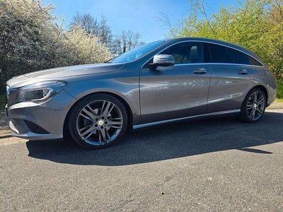 Gebraucht Mercedes CLA200 Shooting Brake 156 PS (114 kW) 2015 Grau Kombi