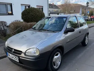 Używany Opel Corsa Slam 60 KM (44 kW) 1996 Szary Hatchback
