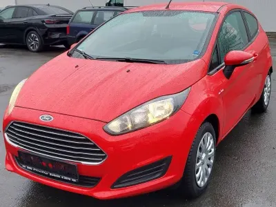 Gebraucht Ford Fiesta Cool & Sound Edition 60 PS (44 kW) 2013 Race red Kleinwagen