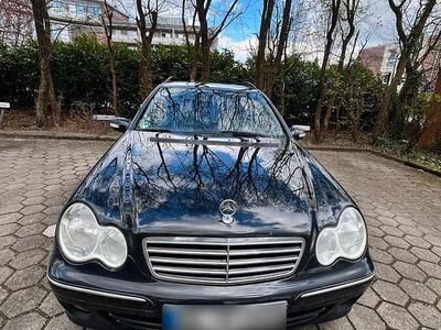 Begagnad Mercedes C220 150 HK (110 kW) 2006 Svart Kombi