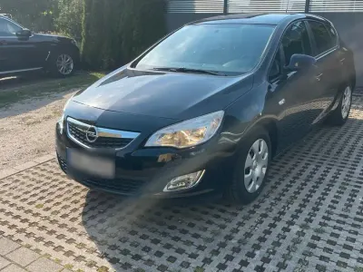 Gebraucht Opel Astra 101 PS (74 kW) 2011 Schwarz Limousine