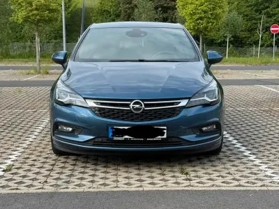 Używany Opel Astra Dynamic 200 KM (147 kW) 2016 Niebieski Sedan/Limuzyna