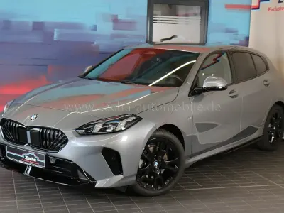 Gebraucht BMW 120 Performance 150 PS (110 kW) 2024 Skyscraper grau (c4w) Kleinwagen