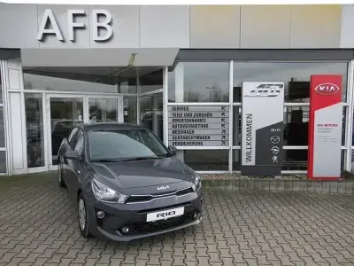Second-hand Kia Rio Comfort 84 CP (61 kW) 2023 Gri Hatchback
