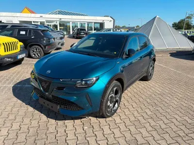 Neu Alfa Romeo Junior Edizione Speciale 136 PS (100 kW) 2026 Blau SUV