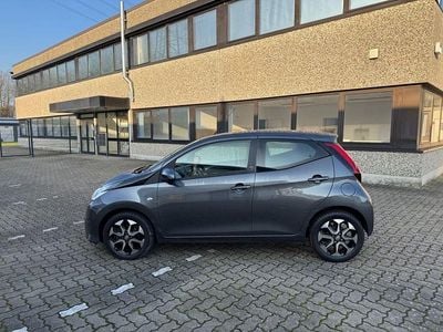 Grau Gebraucht 2021 Toyota Aygo X-play Kleinwagen | 10.490 € (Fairer Preis)