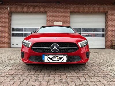 Gebraucht Mercedes A180 136 PS (100 kW) 2019 Rot Limousine