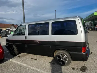 Gebraucht VW Multivan 102 PS (75 kW) 2000 Schwarz Van / Kleinbus