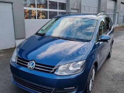 Blau Gebraucht 2016 VW Sharan Comfortline Van / Kleinbus | 19.900 € (Guter Preis)