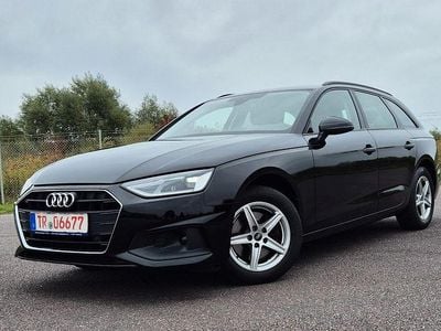 Brillantschwarz Gebraucht 2022 Audi A4 Basis Kombi | 21.970 € (Fairer Preis)
