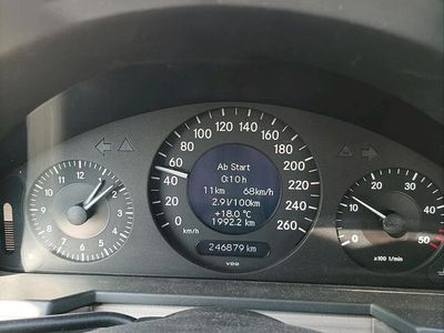 Silber Gebraucht 2003 Mercedes 200 Limousine | 3.999 €