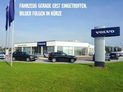Gebraucht Volvo V60 197 PS (144 kW) 2023 Crystal weißperleffekt (metallic) Kombi