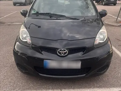 Gebraucht Toyota Aygo 68 PS (50 kW) 2010 Schwarz Kleinwagen