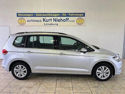 Gebraucht VW Touran Comfortline 150 PS (110 kW) 2023 Silber Van / Kleinbus