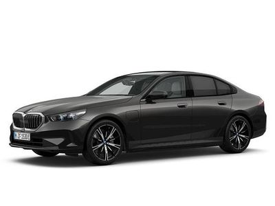 Gebraucht BMW 550e Comfort Edition 313 PS (230 kW) 2025 Limousine