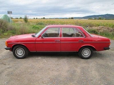 Gebraucht Mercedes 200 109 PS (80 kW) 1984 Rot Limousine