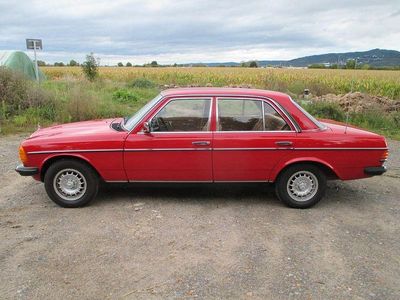Rot Gebraucht 1984 Mercedes 200 Limousine | 12.900 €