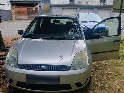 Gebraucht Ford Fiesta 60 PS (44 kW) 2004 Grau Kleinwagen