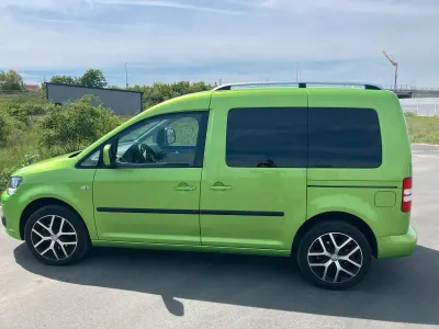 Używany VW Caddy 102 KM (75 kW) 2013 Zielony Minivan