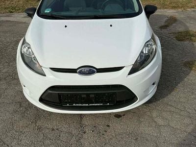 Gebraucht Ford Fiesta 60 PS (44 kW) 2009 Weiß Kleinwagen