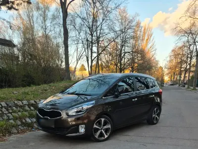 Gebraucht Kia Carens 136 PS (100 kW) 2015 Braun Van / Kleinbus