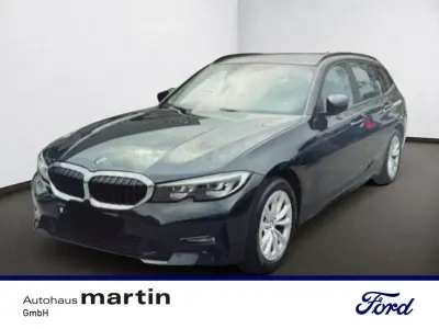 Gebraucht BMW 320 Advantage 190 PS (139 kW) 2022 Black sapphire Limousine